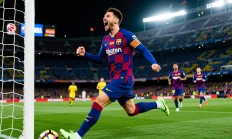 巴塞罗那球员进球狂热表现，助力球队登顶