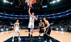 篮网主场大胜，展现出色团队配合