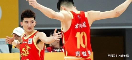 包含东莞队意外失利，球迷为球队加油鼓劲的词条