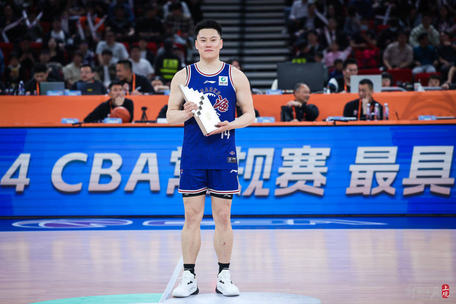 关于CBA俱乐部杯首场比赛上海久事大鲨鱼对阵山西队的信息